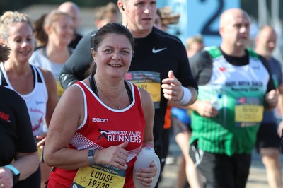 061019 - Cardiff Half Marathon -    Runners at the Cardiff Bay Barrage