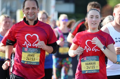 061019 - Cardiff Half Marathon -    Runners at the Cardiff Bay Barrage