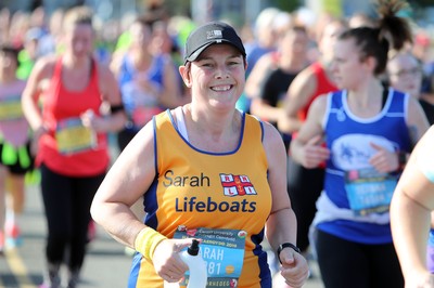 061019 - Cardiff Half Marathon -    Runners at the Cardiff Bay Barrage