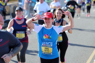 061019 - Cardiff Half Marathon -    Runners at the Cardiff Bay Barrage