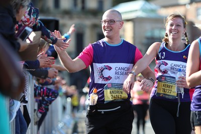 061019 - Cardiff Half Marathon -    Runners at the Cardiff Bay Barrage