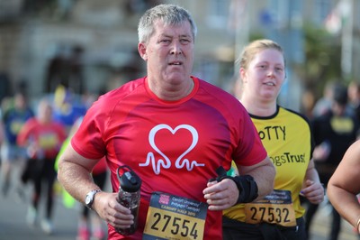 061019 - Cardiff Half Marathon -    Runners at the Cardiff Bay Barrage