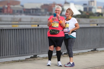 061019 - Cardiff Half Marathon -    Runners at the Cardiff Bay Barrage