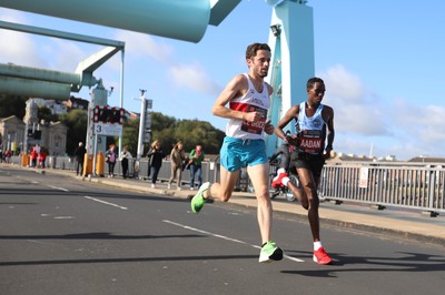 061019 - Cardiff Half Marathon -    Runners at the Cardiff Bay Barrage