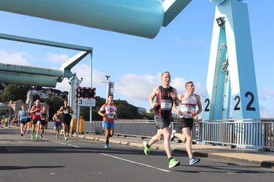 061019 - Cardiff Half Marathon -    Runners at the Cardiff Bay Barrage