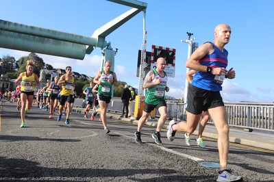 061019 - Cardiff Half Marathon -    Runners at the Cardiff Bay Barrage