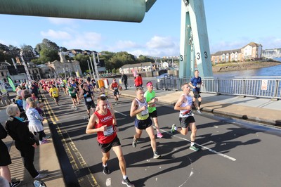 061019 - Cardiff Half Marathon -    Runners at the Cardiff Bay Barrage