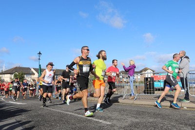 061019 - Cardiff Half Marathon -    Runners at the Cardiff Bay Barrage