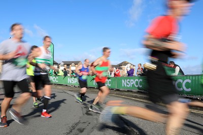 061019 - Cardiff Half Marathon -    Runners at the Cardiff Bay Barrage