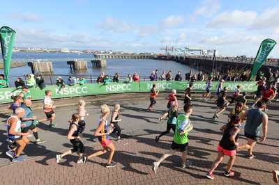 061019 - Cardiff Half Marathon -    Runners at the Cardiff Bay Barrage