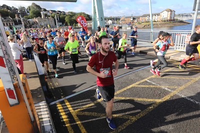 061019 - Cardiff Half Marathon -    Runners at the Cardiff Bay Barrage