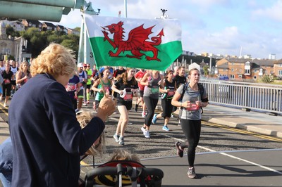 061019 - Cardiff Half Marathon -    Runners at the Cardiff Bay Barrage