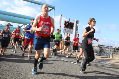 061019 - Cardiff Half Marathon -    Runners at the Cardiff Bay Barrage