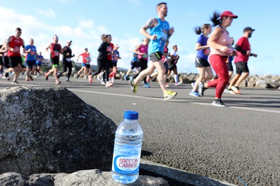 061019 - Cardiff Half Marathon -    Runners at the Cardiff Bay Barrage