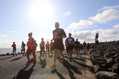 061019 - Cardiff Half Marathon -    Runners at the Cardiff Bay Barrage