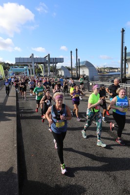 061019 - Cardiff Half Marathon -    Runners at the Cardiff Bay Barrage