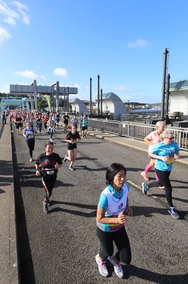 061019 - Cardiff Half Marathon -    Runners at the Cardiff Bay Barrage