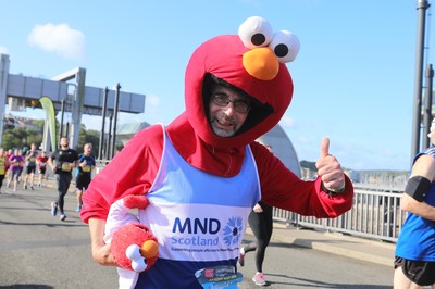 061019 - Cardiff Half Marathon -    Runners at the Cardiff Bay Barrage