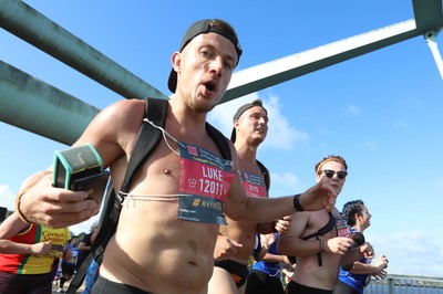 061019 - Cardiff Half Marathon -    Runners at the Cardiff Bay Barrage