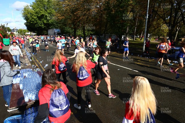 061019 - Cardiff University Cardiff Half Marathon - The Extra Milers volunteers supply Brecon Carreg water at Roath Park Lake