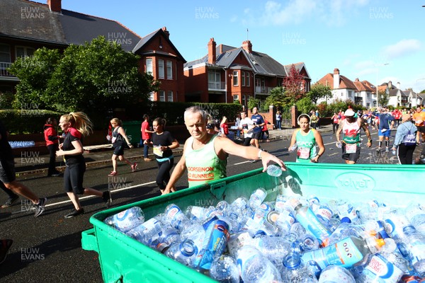 061019 - Cardiff University Cardiff Half Marathon - Runners make full use of the recyclers at Roath Park Lake