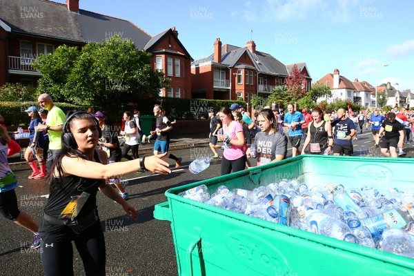 061019 - Cardiff University Cardiff Half Marathon - Runners make full use of the recyclers at Roath Park Lake