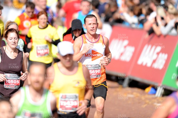 071018 - Cardiff University Cardiff Half Marathon - BBC Radio 1 DJ Scott Mills finishes Cardiff Half Marathon