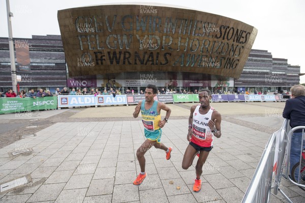 071018 - Cardiff University Cardiff Half Marathon - The leaders pass Wales Millennium Centre