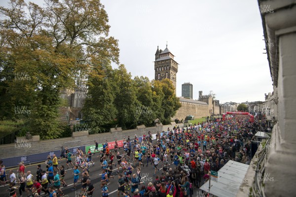 071018 - Cardiff University Cardiff Half Marathon - general view of the start