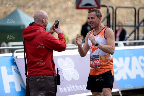 071018 - Cardiff University Cardiff Half Marathon - Scott Mills before the start