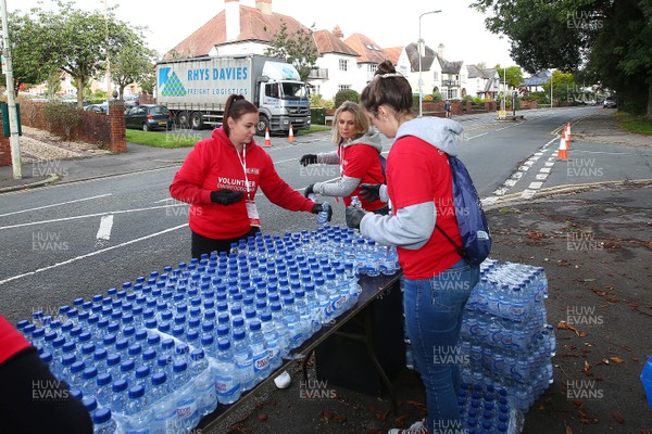 071018 - Cardiff University Cardiff Half Marathon - Volunteers make final preparations at Roath Park Lake drinking station 