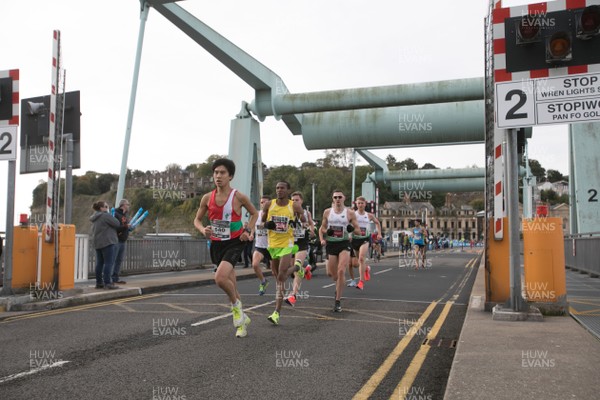 071018 - Cardiff Half Marathon -  Runners at Cardiff Bay Barrage