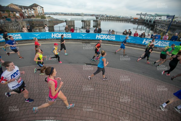 071018 - Cardiff Half Marathon - Runners at the Custom House