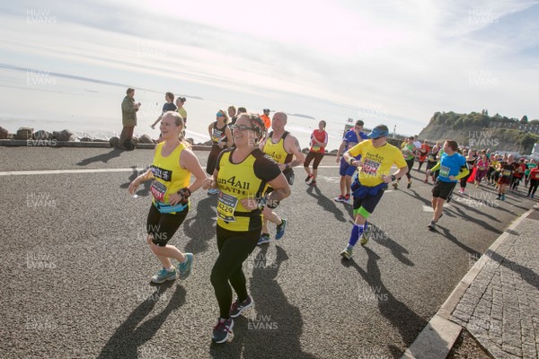 071018 - Cardiff Half Marathon - Runners at Cardiff Bay Barrage