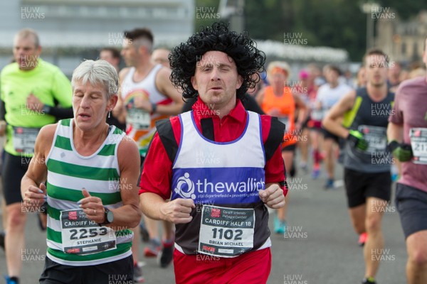 071018 - Cardiff Half Marathon -  Runners at Cardiff Bay Barrage