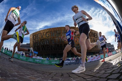 041026 Cardiff Half Marathon - Participants make their way through Cardiff Bay during the 2026 Cardiff Half Marathon