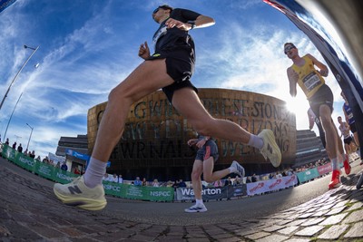 041026 Cardiff Half Marathon - Participants make their way through Cardiff Bay during the 2026 Cardiff Half Marathon