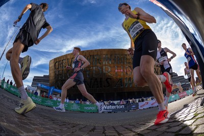 041026 Cardiff Half Marathon - Participants make their way through Cardiff Bay during the 2026 Cardiff Half Marathon