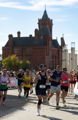 041026 Cardiff Half Marathon - Participants make their way through Cardiff Bay during the 2026 Cardiff Half Marathon