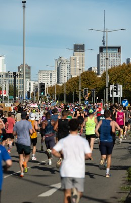 041026 Cardiff Half Marathon - Participants make their way through Cardiff Bay during the 2026 Cardiff Half Marathon