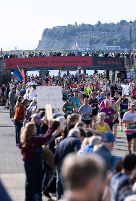 041026 Cardiff Half Marathon - Participants make their way through Cardiff Bay during the 2026 Cardiff Half Marathon