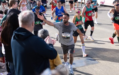041026 Cardiff Half Marathon - Participants make their way through Cardiff Bay during the 2026 Cardiff Half Marathon