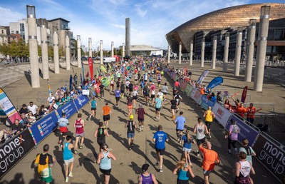 041026 Cardiff Half Marathon - Participants make their way through Cardiff Bay during the 2026 Cardiff Half Marathon