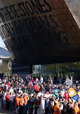 041026 Cardiff Half Marathon - Participants make their way through Cardiff Bay during the 2026 Cardiff Half Marathon