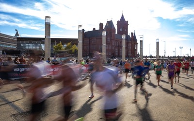 041026 Cardiff Half Marathon - Participants make their way through Cardiff Bay during the 2026 Cardiff Half Marathon