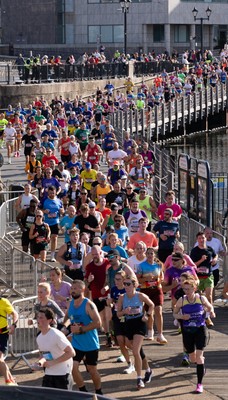 041026 Cardiff Half Marathon - Participants make their way through Cardiff Bay during the 2026 Cardiff Half Marathon