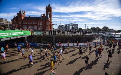 041026 Cardiff Half Marathon - Participants make their way through Cardiff Bay during the 2026 Cardiff Half Marathon