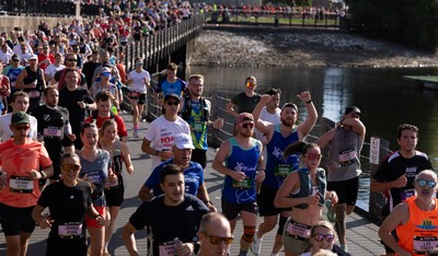 041026 Cardiff Half Marathon - Participants make their way through Cardiff Bay during the 2026 Cardiff Half Marathon