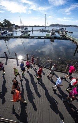 041026 Cardiff Half Marathon - Participants make their way through Cardiff Bay during the 2026 Cardiff Half Marathon