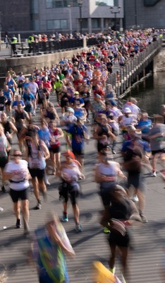 041026 Cardiff Half Marathon - Participants make their way through Cardiff Bay during the 2026 Cardiff Half Marathon